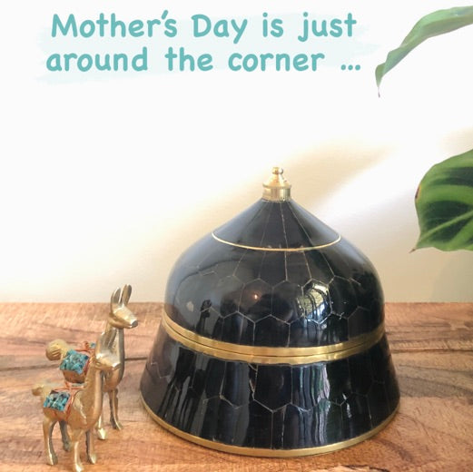 Bone Inlay Suri  Box in Black Horn