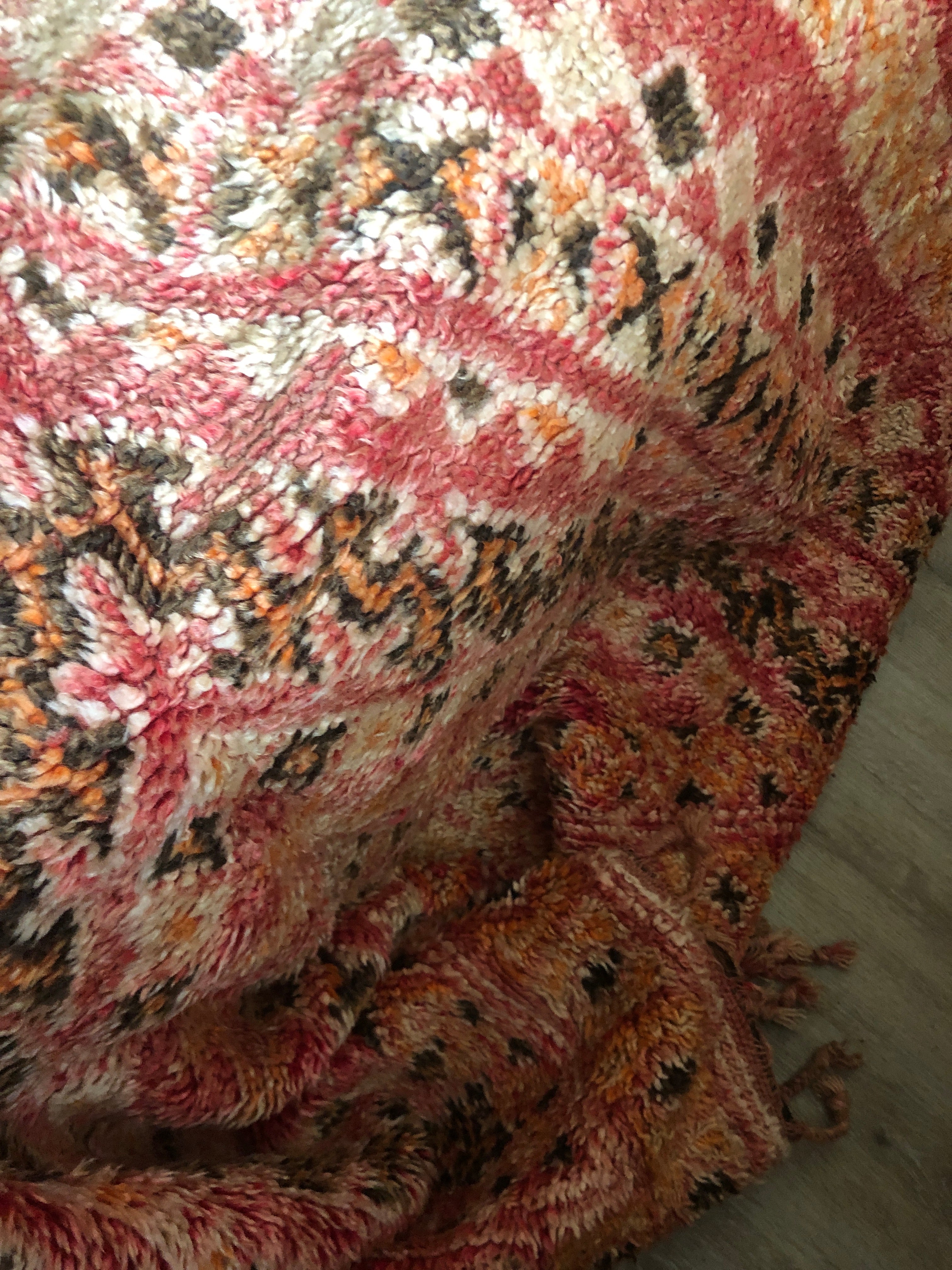 ** Extra Special ** Vintage Mtir Carpet