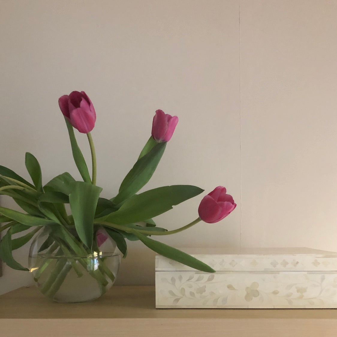 Zohi Interiors Signature Collection : Mother of Pearl Inlay Box in Floral/White