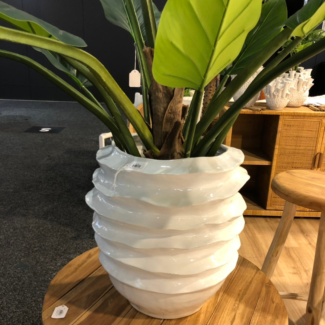 Mode Ribbed Planter in White