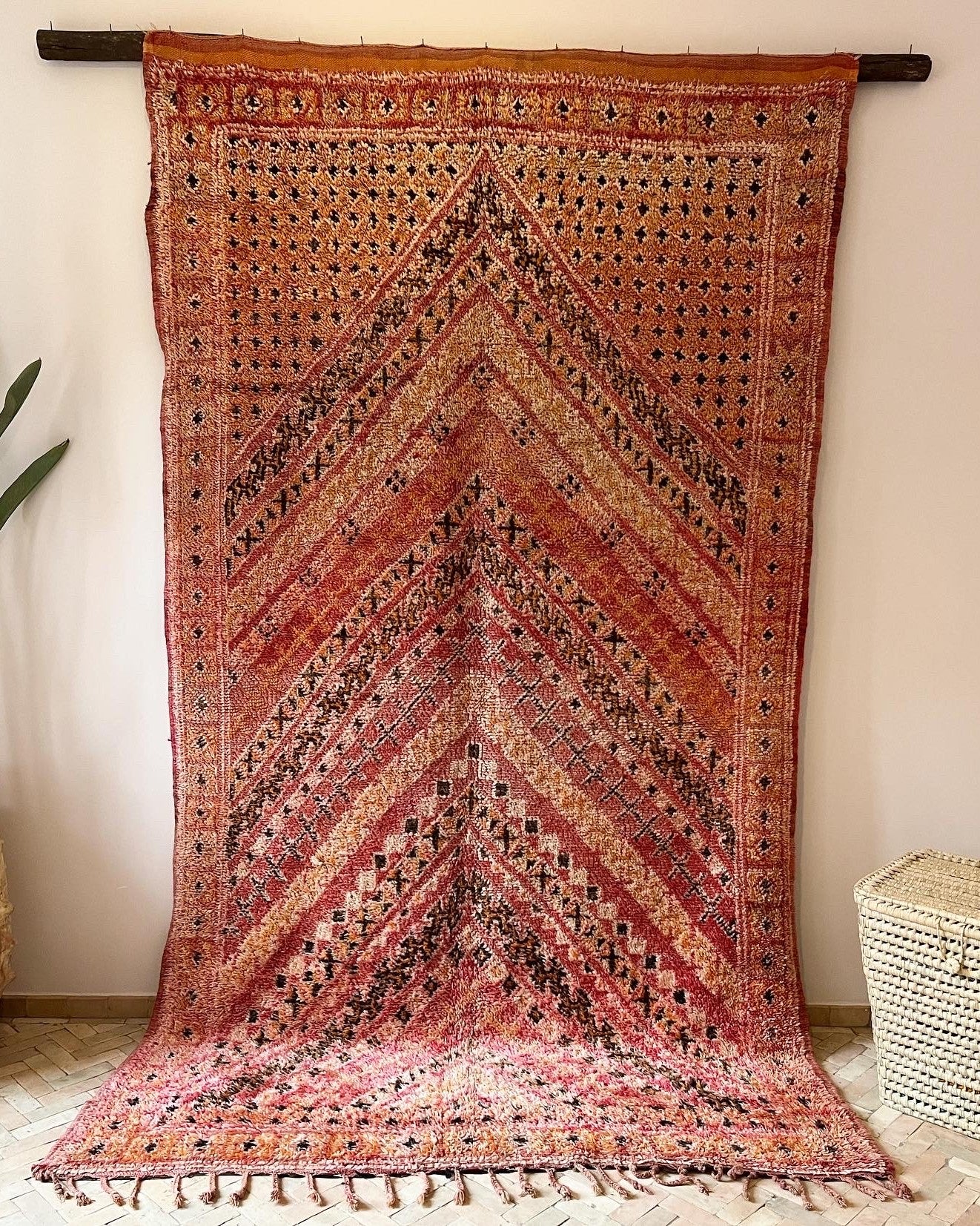 ** Extra Special ** Vintage Mtir Carpet