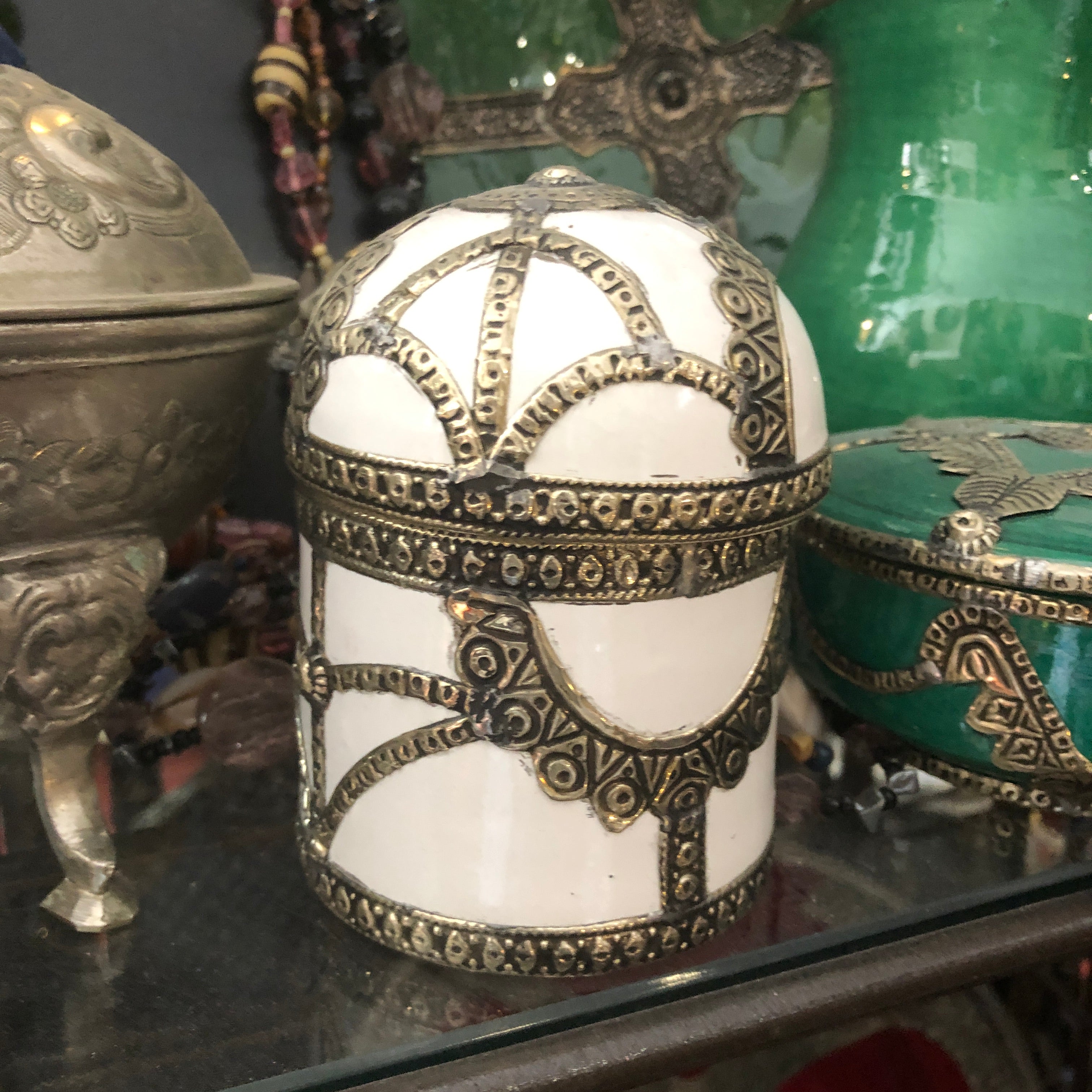 Safi Box with Rounded Lid with Silver Nickel Embellishments in White