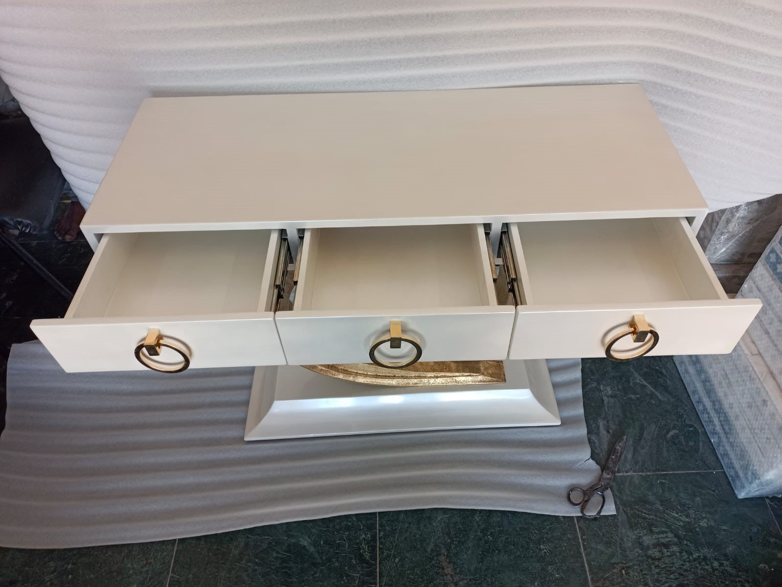 Luxury Leria Console