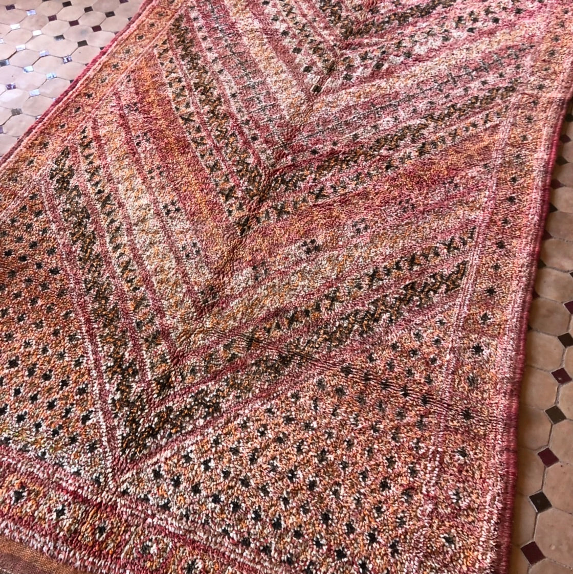 ** Extra Special ** Vintage Mtir Carpet