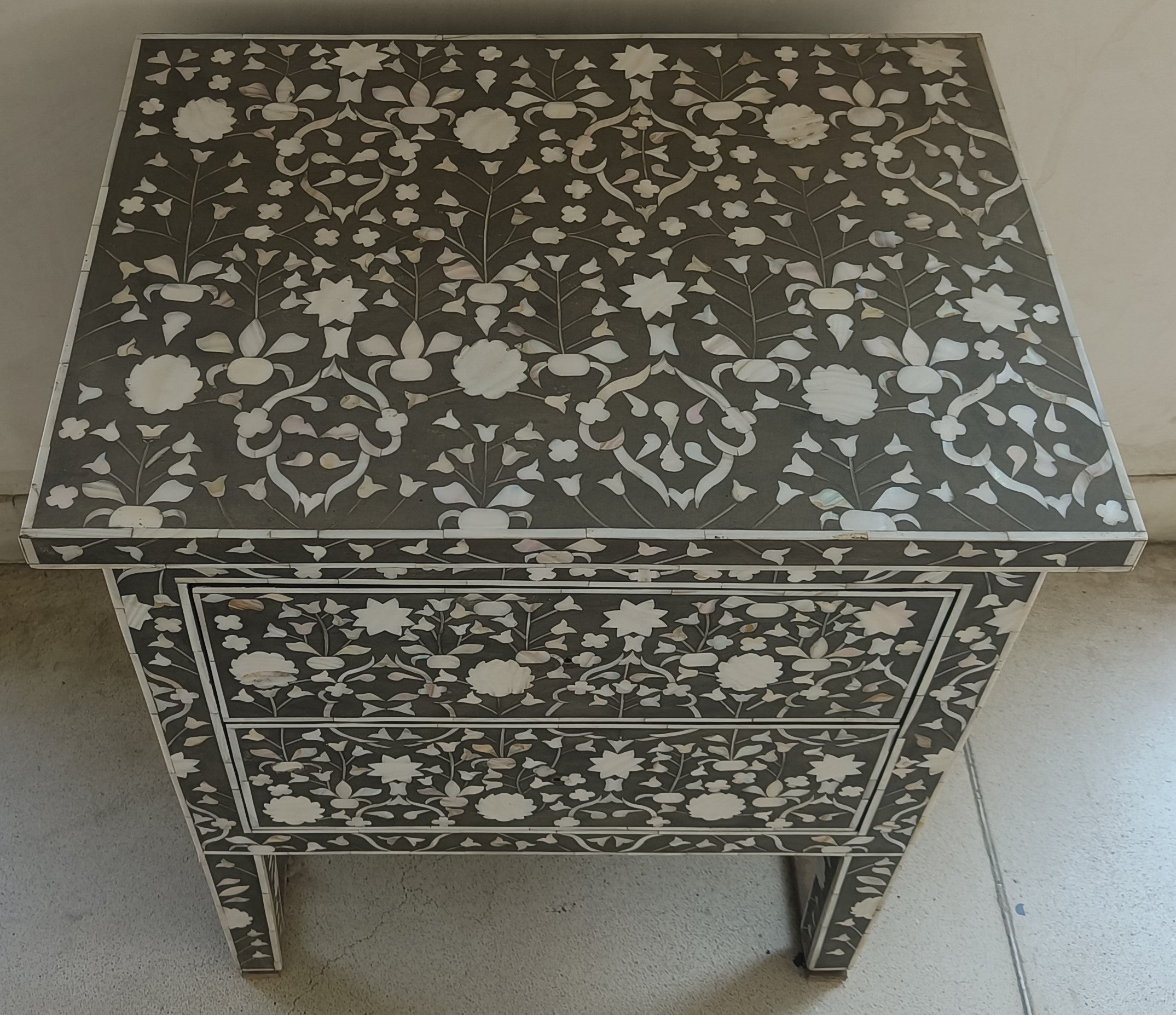 Flounce Round Side Table