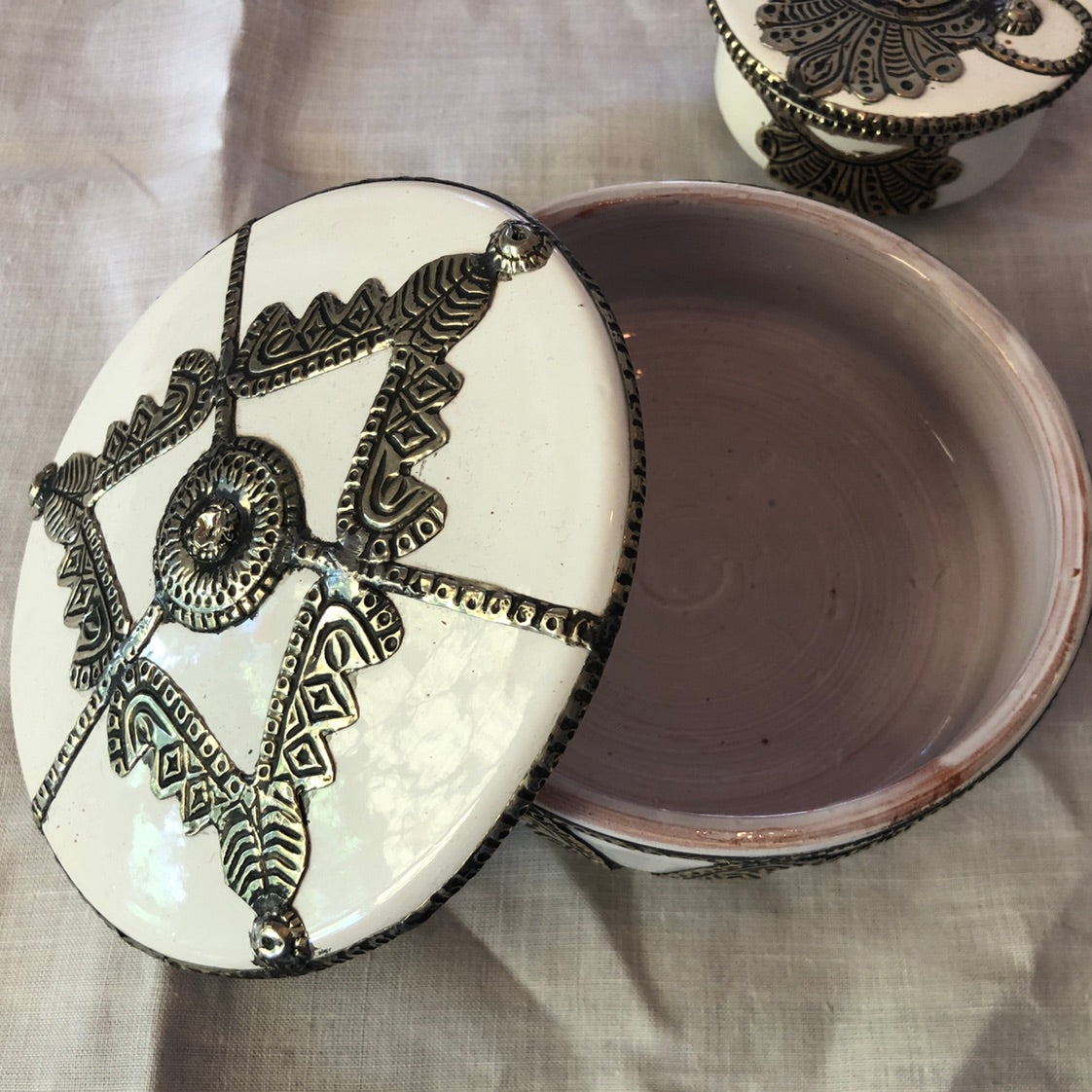 Safi Box with Lid with Silver Nickel Embellishments in White
