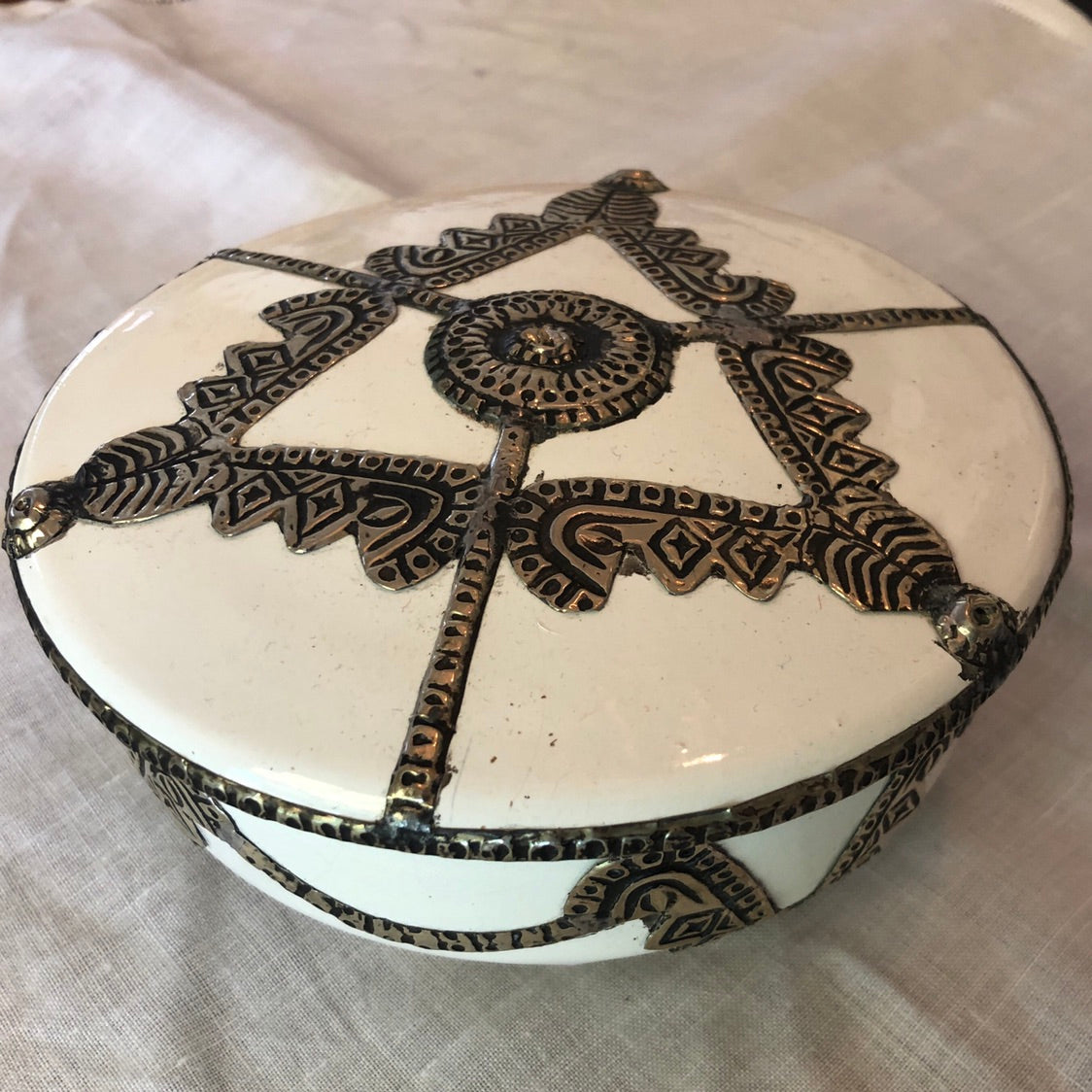 Safi Box with Lid with Silver Nickel Embellishments in White