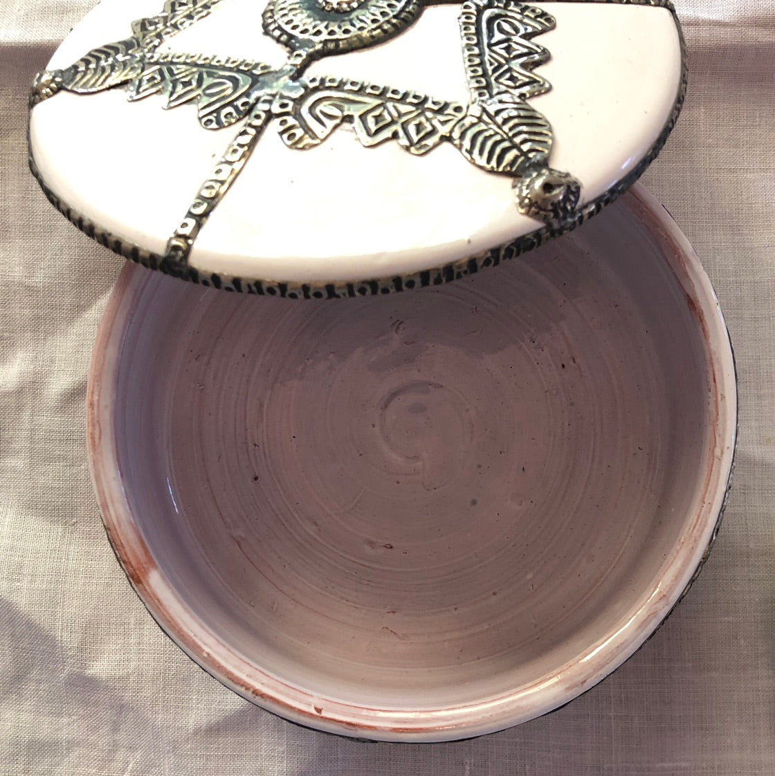 Safi Box with Lid with Silver Nickel Embellishments in White