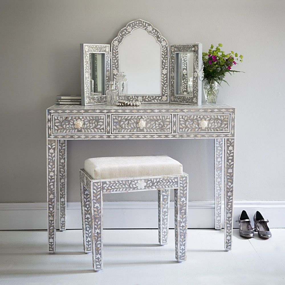 Mother of Pearl Inlay Twist Mirror in Black