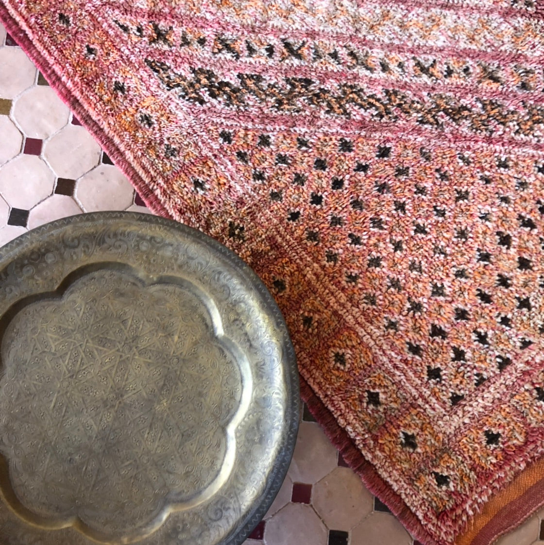 ** Extra Special ** Vintage Mtir Carpet