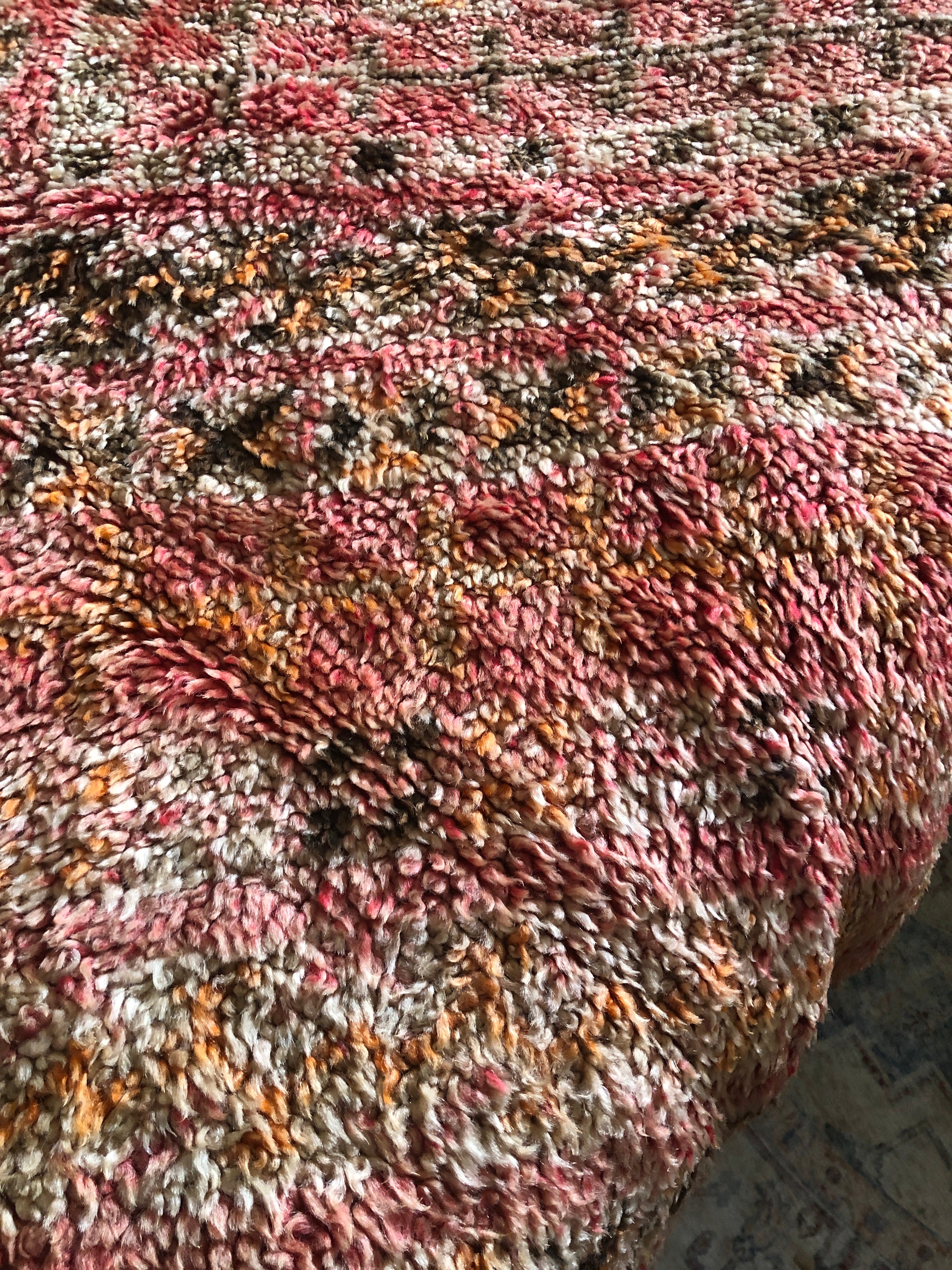 ** Extra Special ** Vintage Mtir Carpet