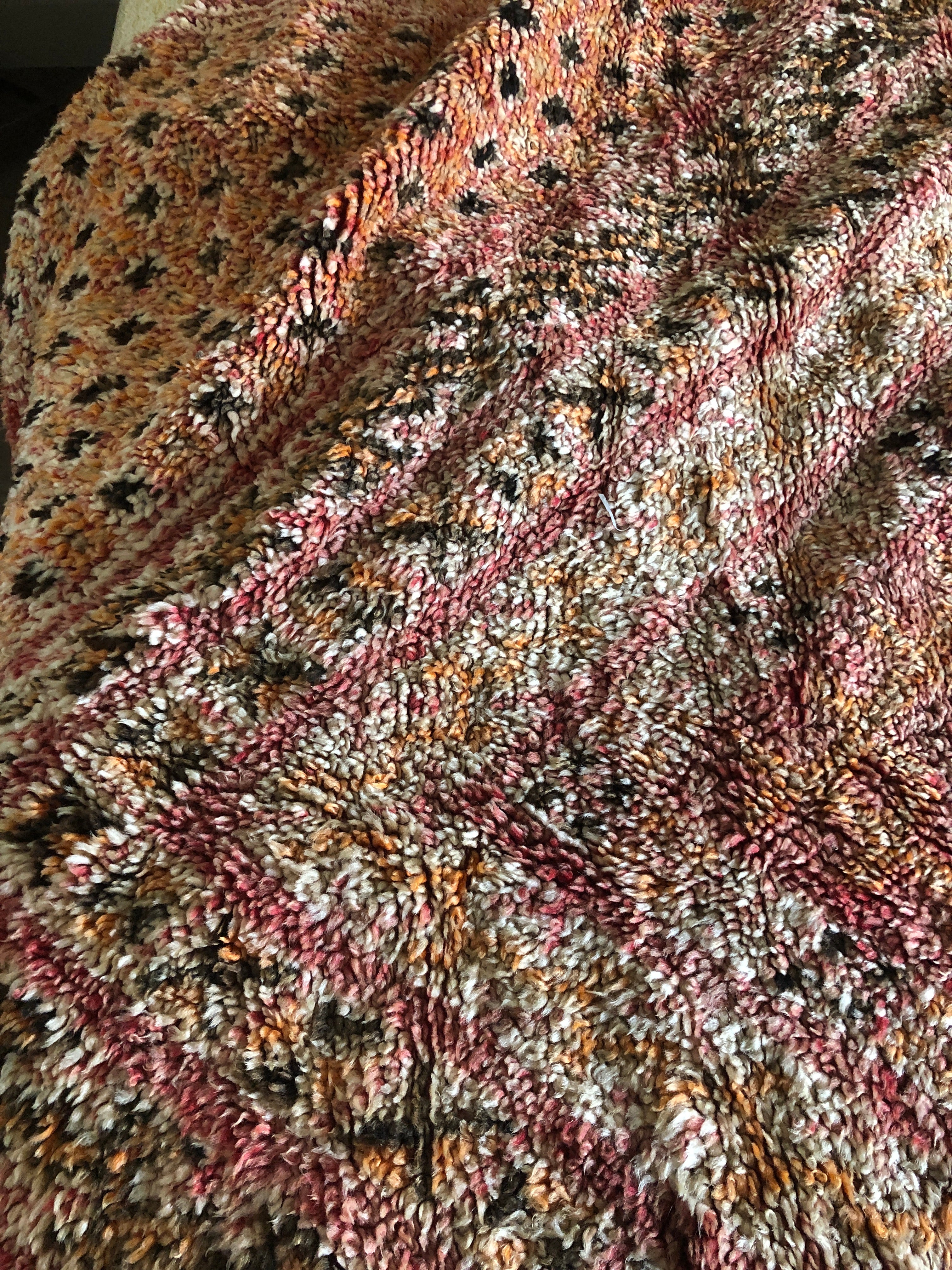 ** Extra Special ** Vintage Mtir Carpet