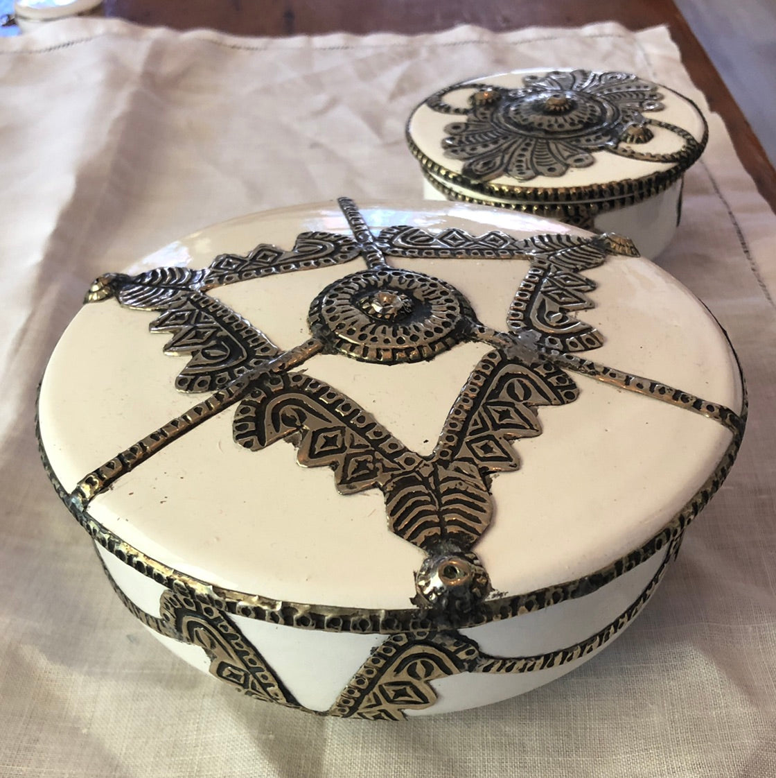 Safi Box with Lid with Silver Nickel Embellishments in White
