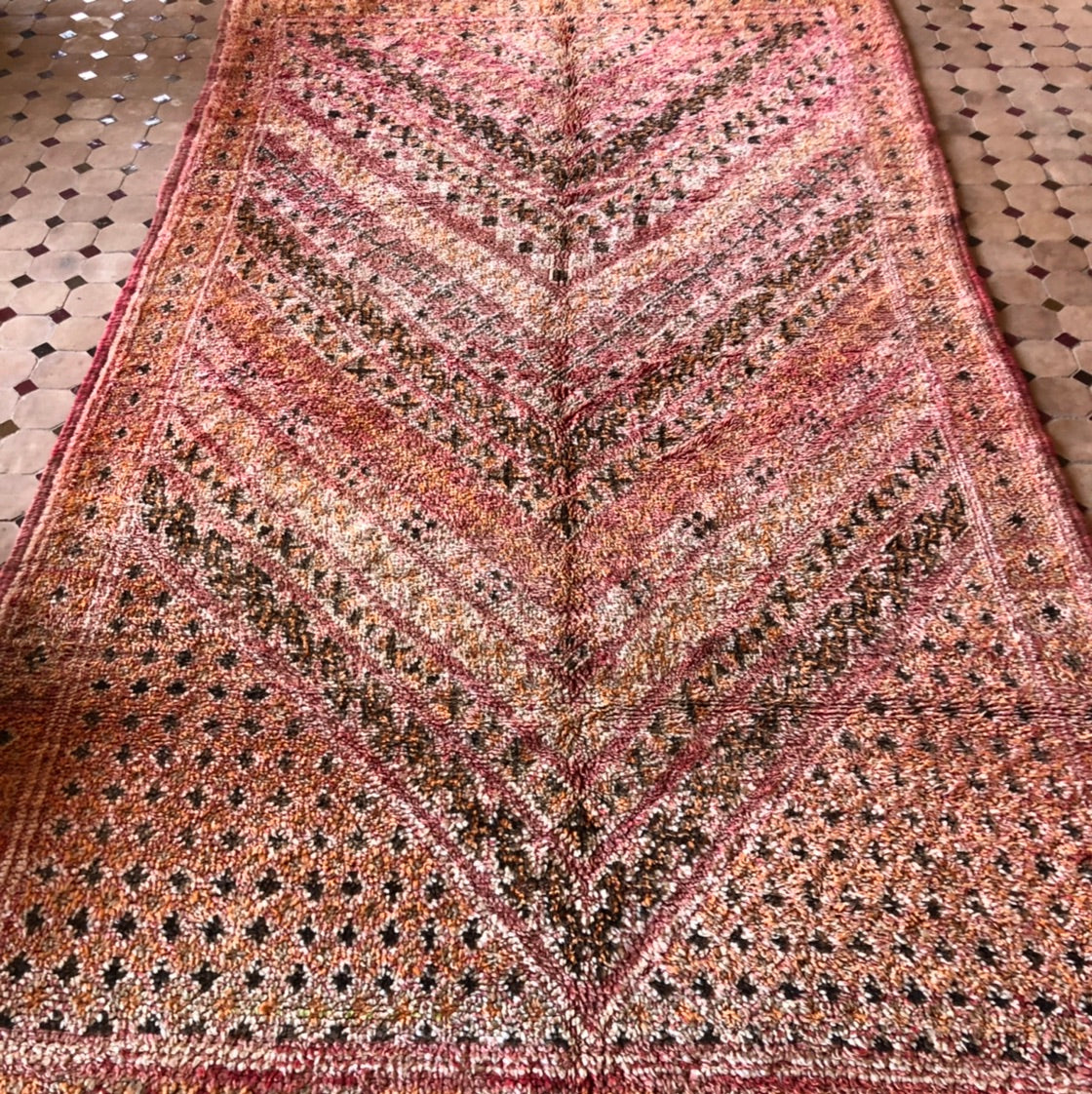 ** Extra Special ** Vintage Mtir Carpet