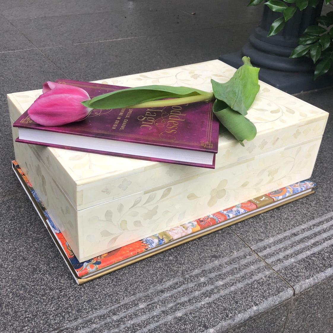 Zohi Interiors Signature Collection : Bone Inlay Large Box in Floral/White