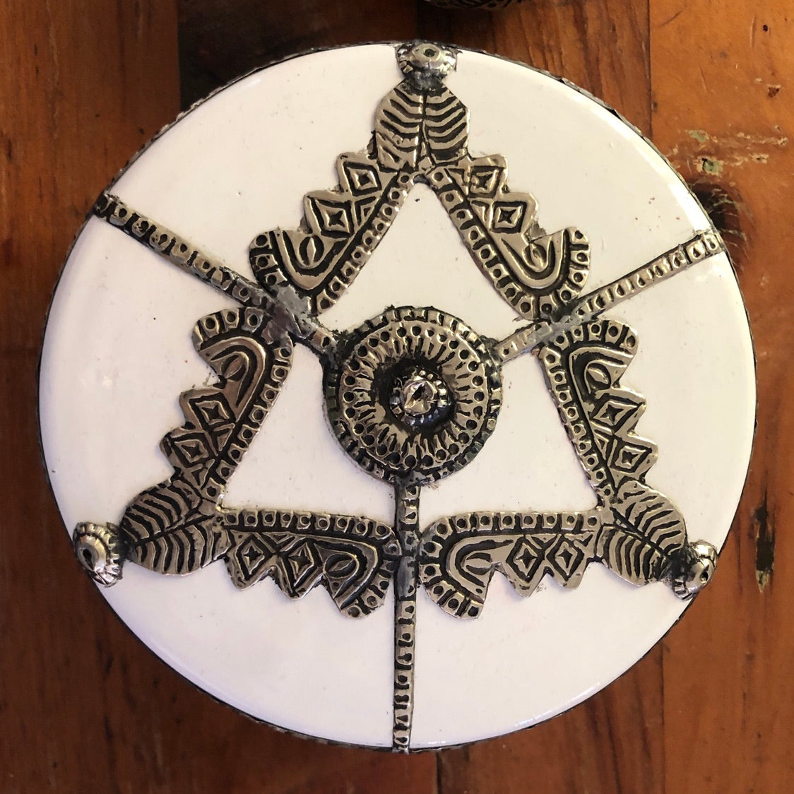 Safi Box with Lid with Silver Nickel Embellishments in White