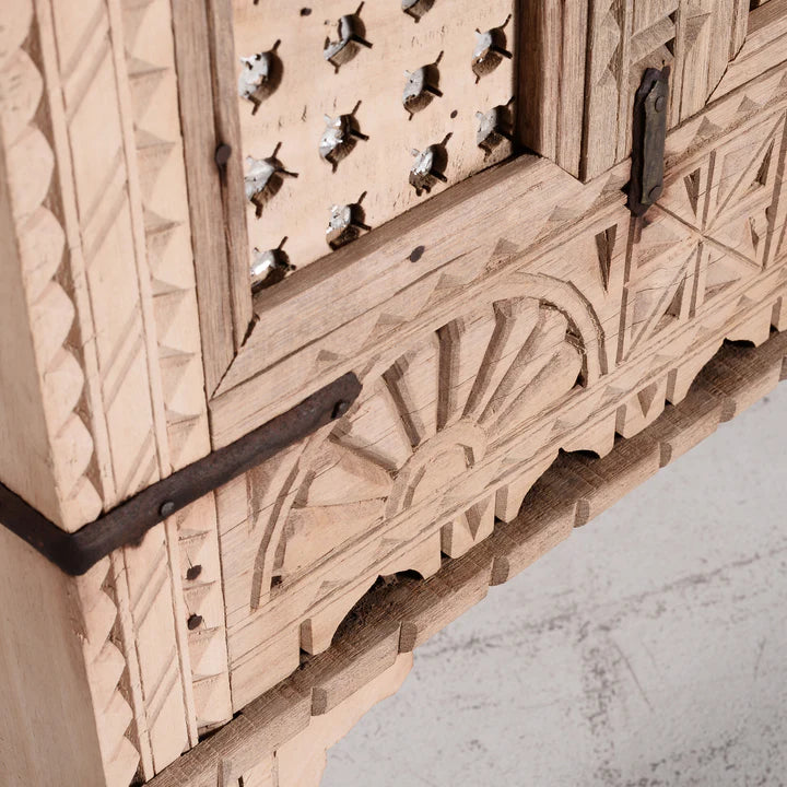 Indian Bleached Cabinet/Damchiya