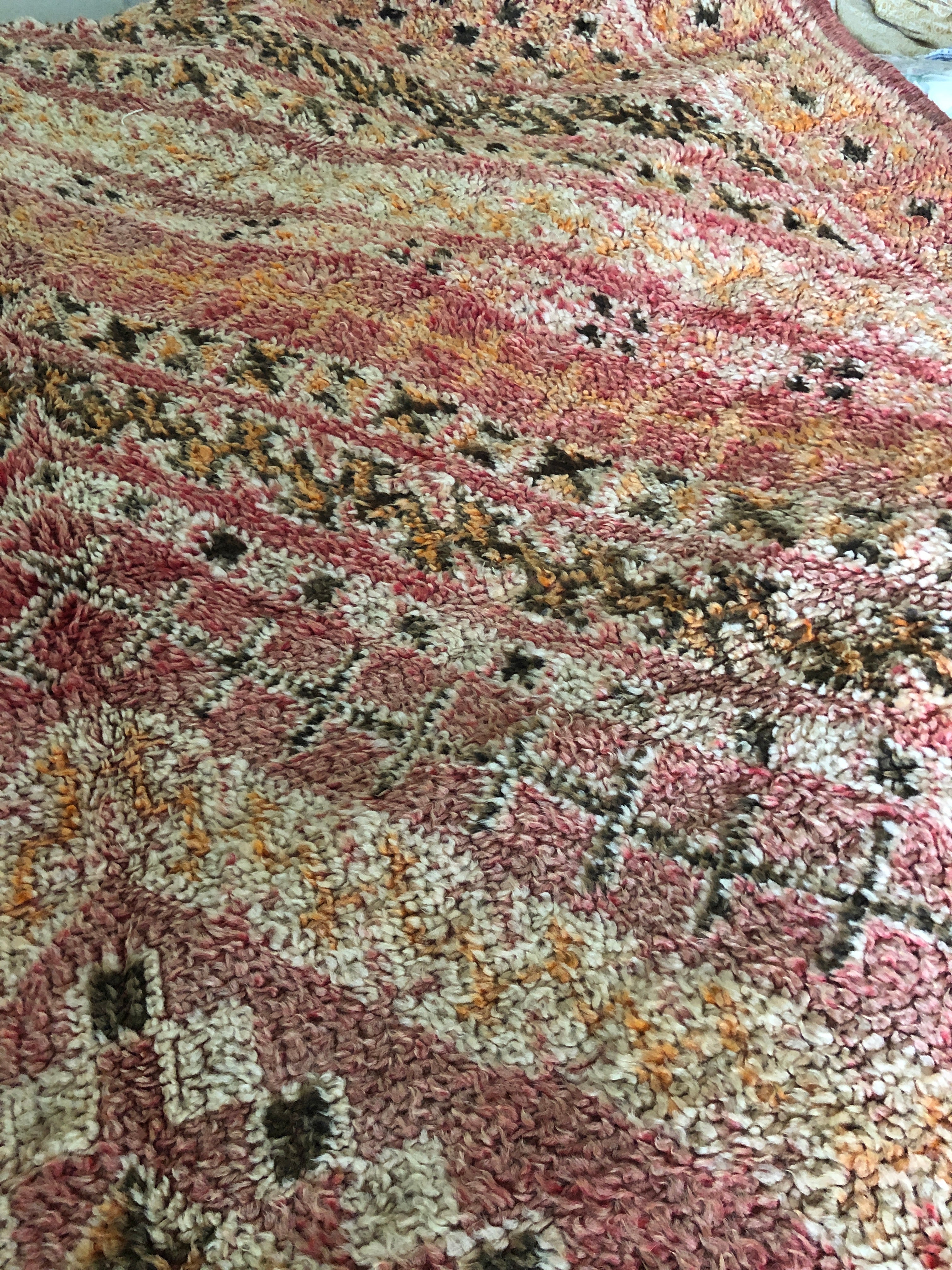 ** Extra Special ** Vintage Mtir Carpet