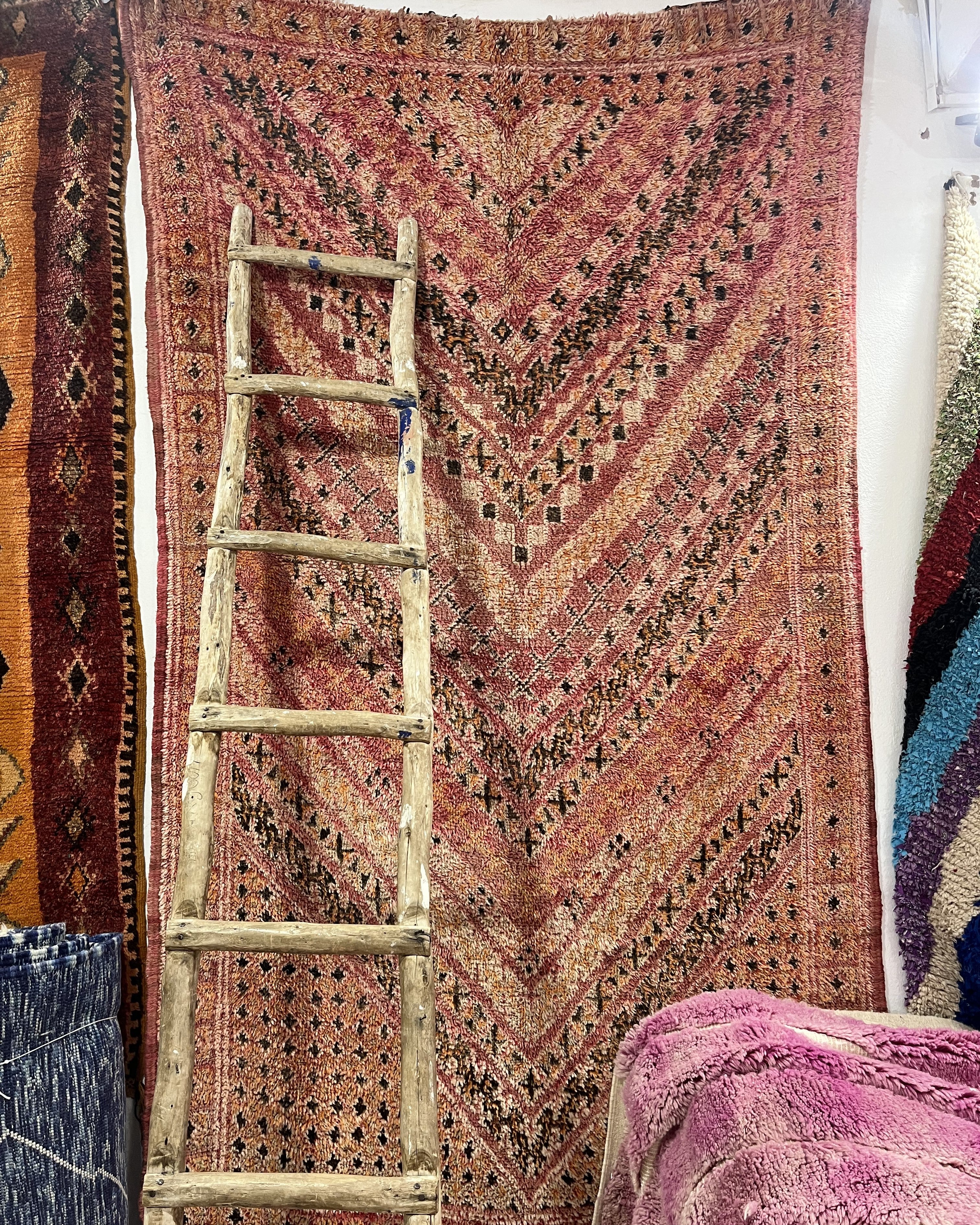 ** Extra Special ** Vintage Mtir Carpet