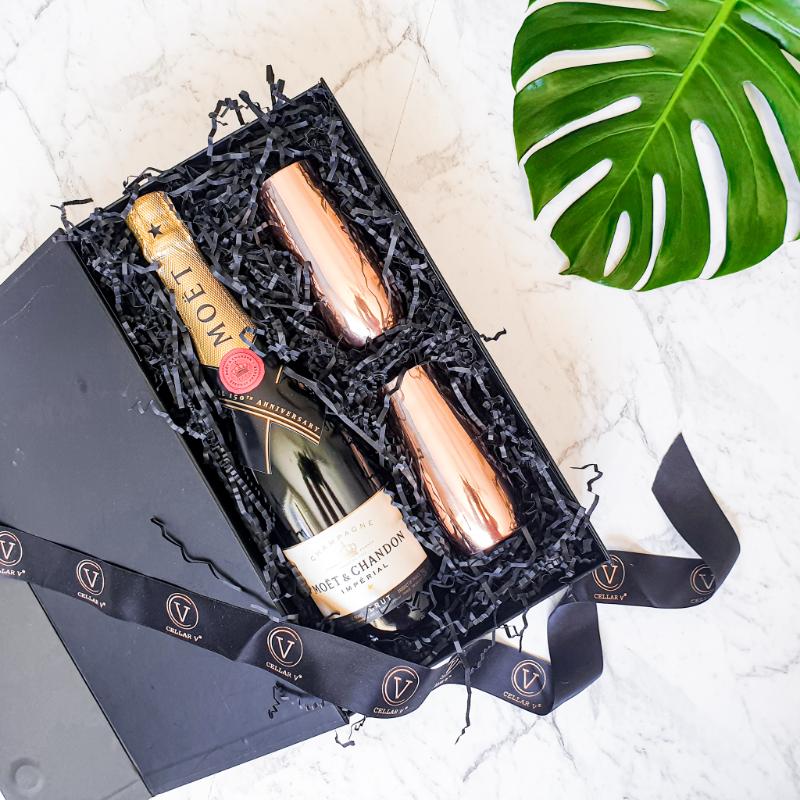 Manhattan Champagne and Flutes Gift Set