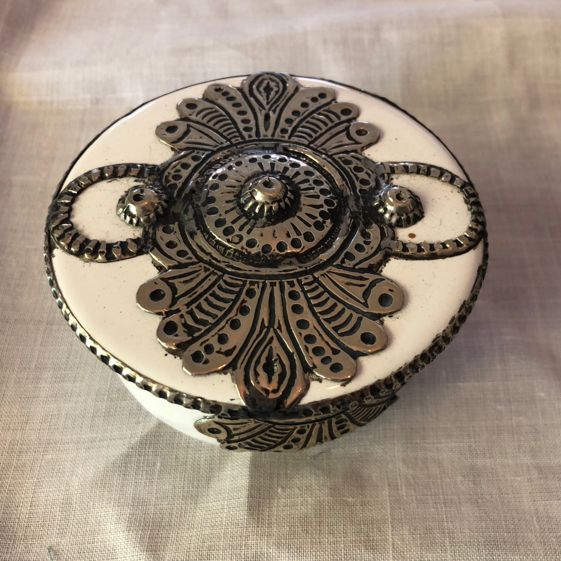 Small Safi Box with Lid with Silver Nickel Embellishments in White