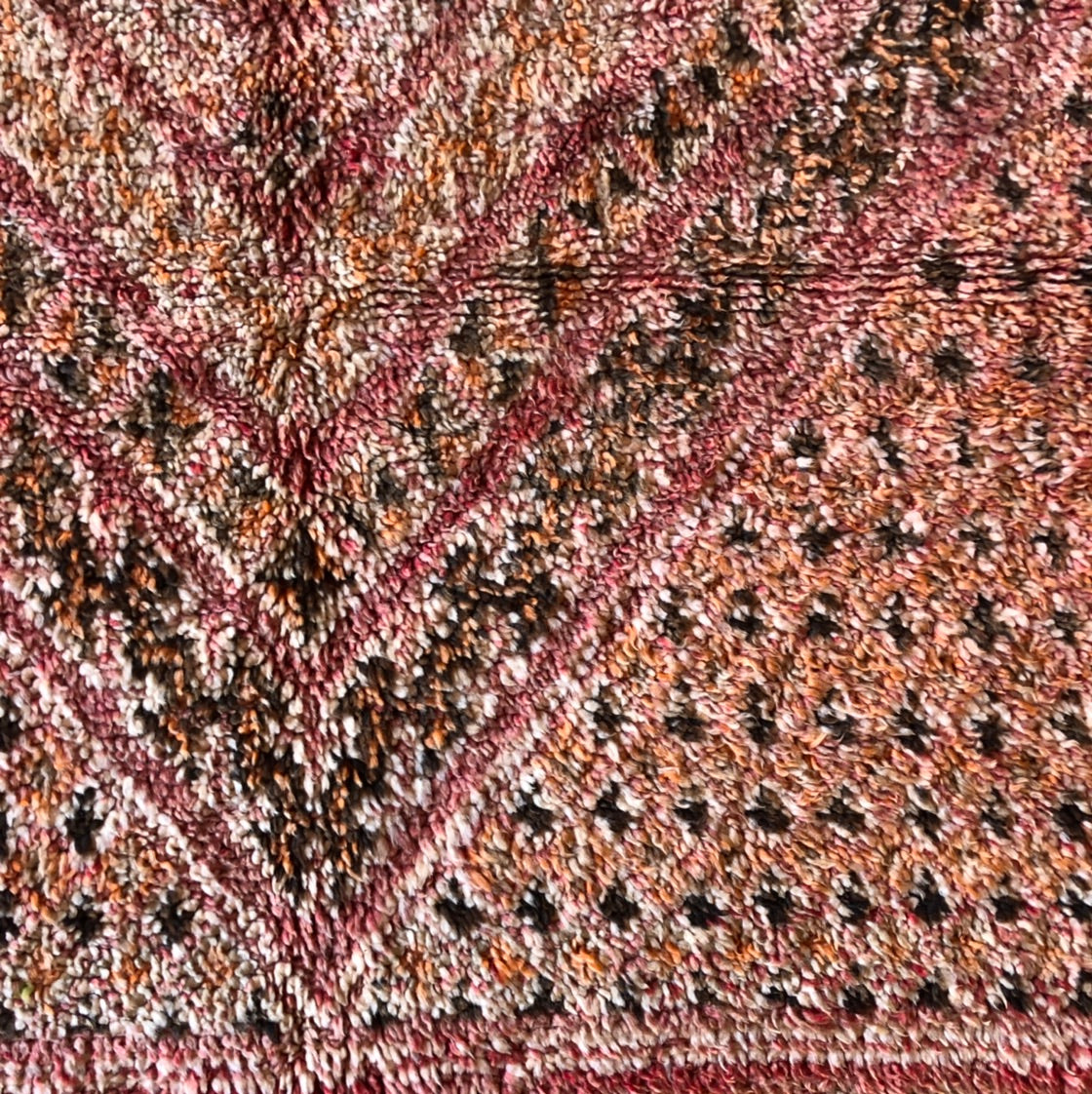 ** Extra Special ** Vintage Mtir Carpet