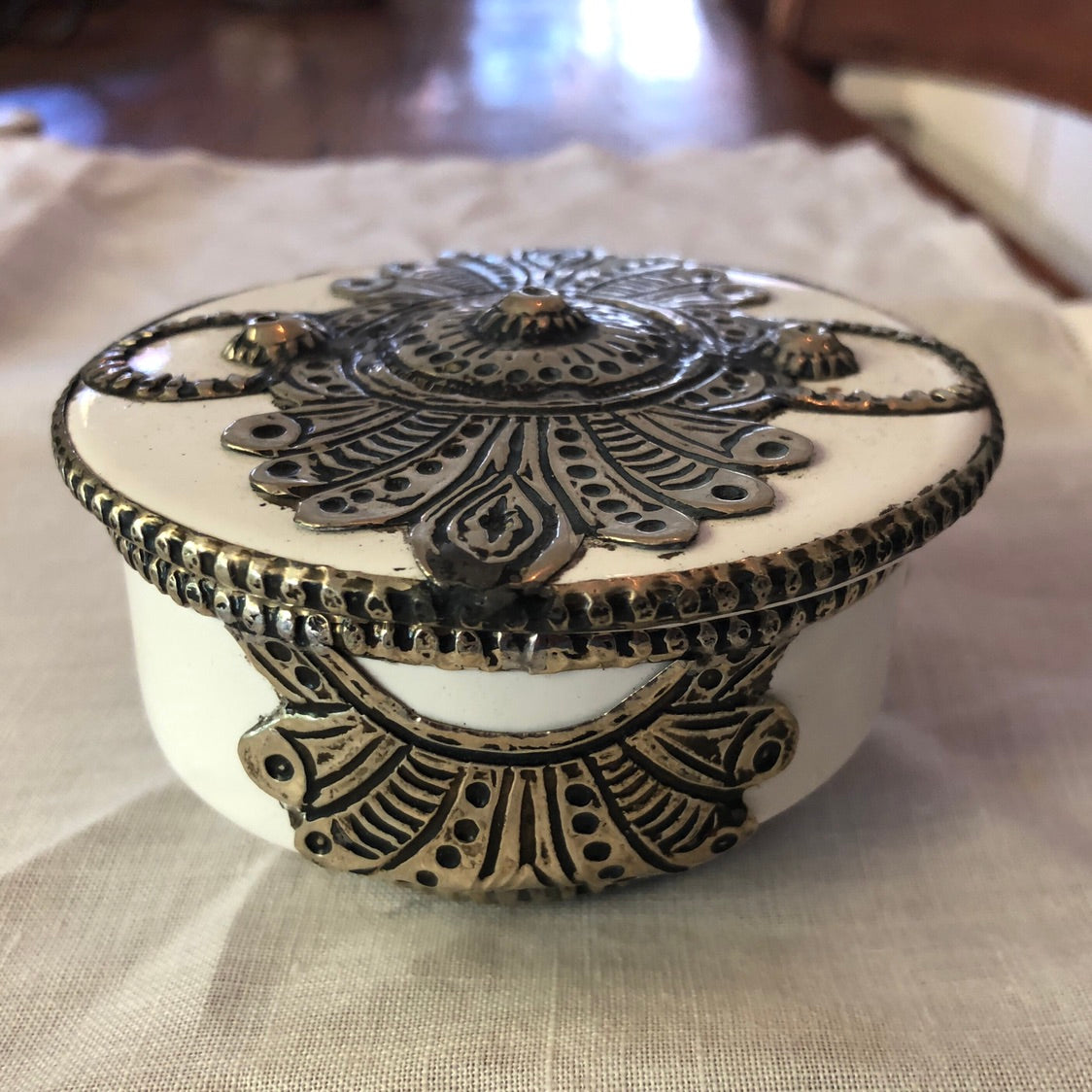 Small Safi Box with Lid with Silver Nickel Embellishments in White