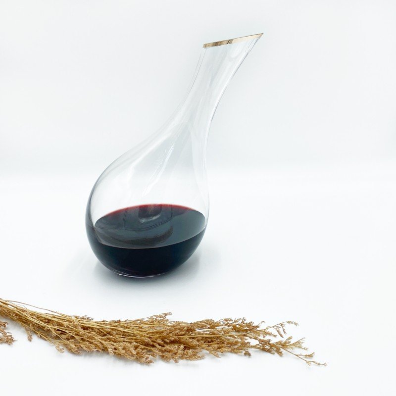 Manhattan Elegance Wine Decanter