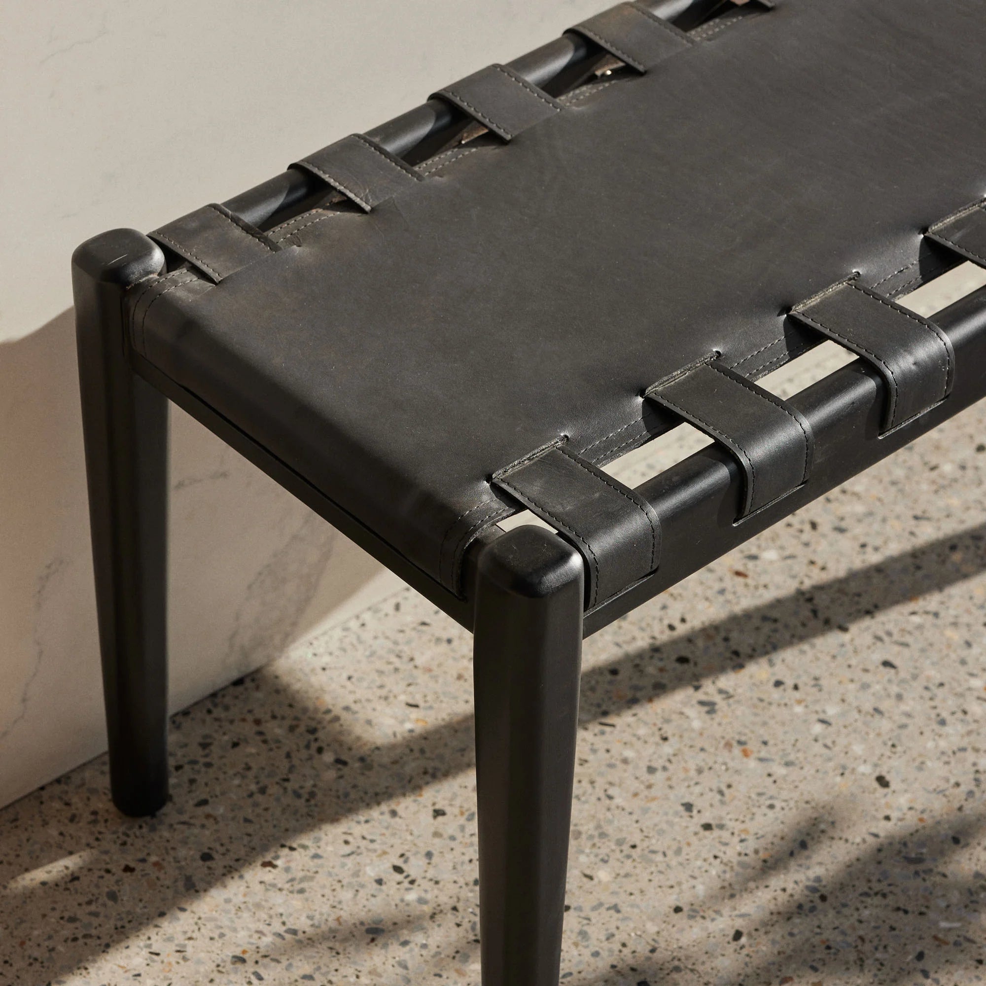 Gimojo Bench in Black