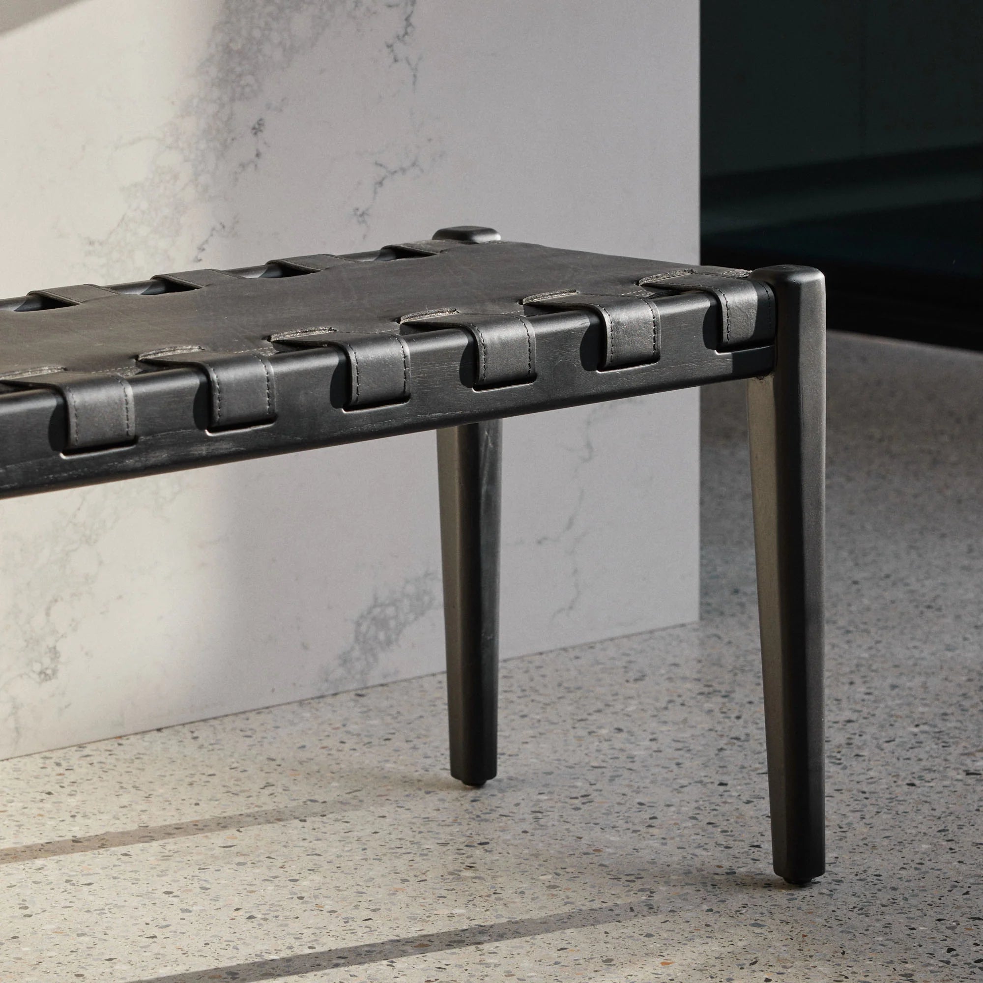 Gimojo Bench in Black
