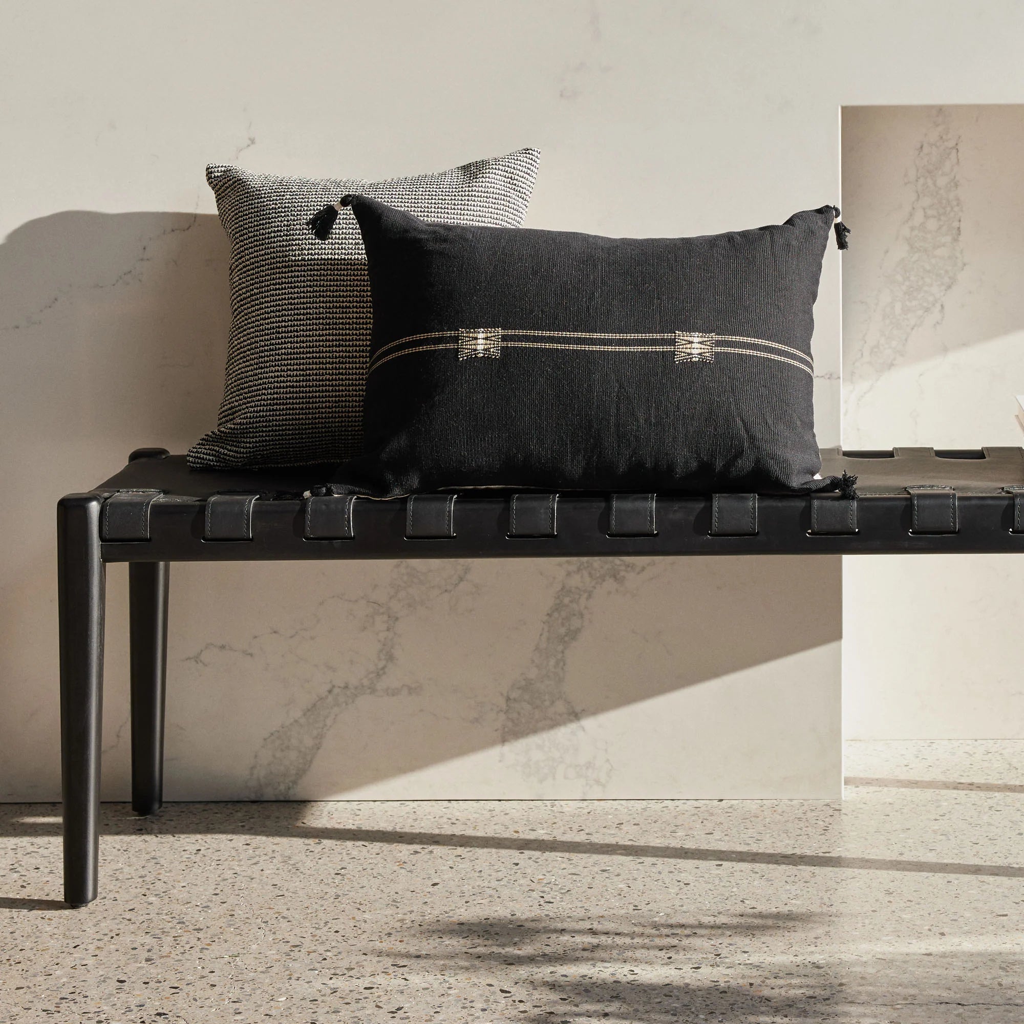 Gimojo Bench in Black