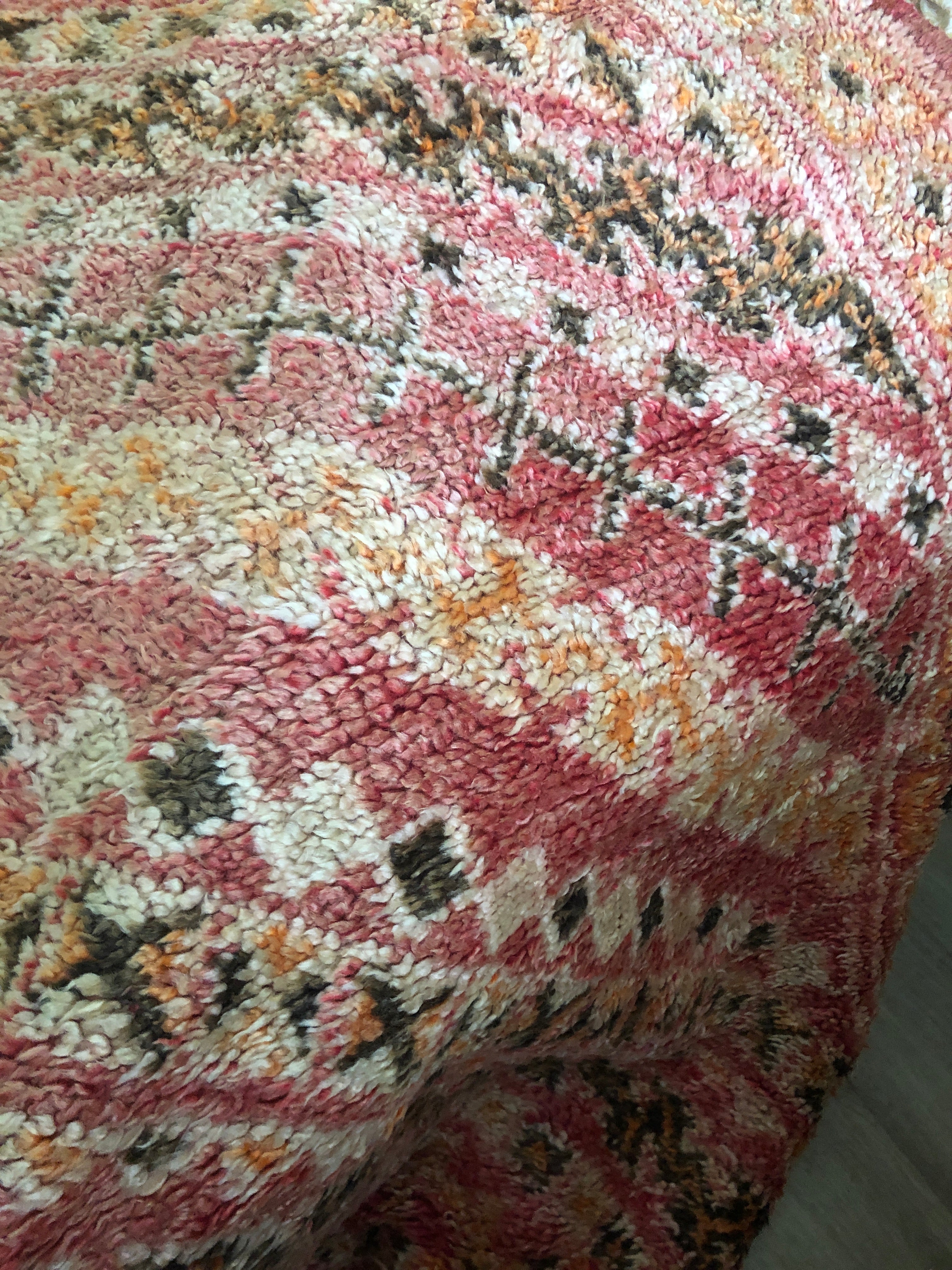 ** Extra Special ** Vintage Mtir Carpet
