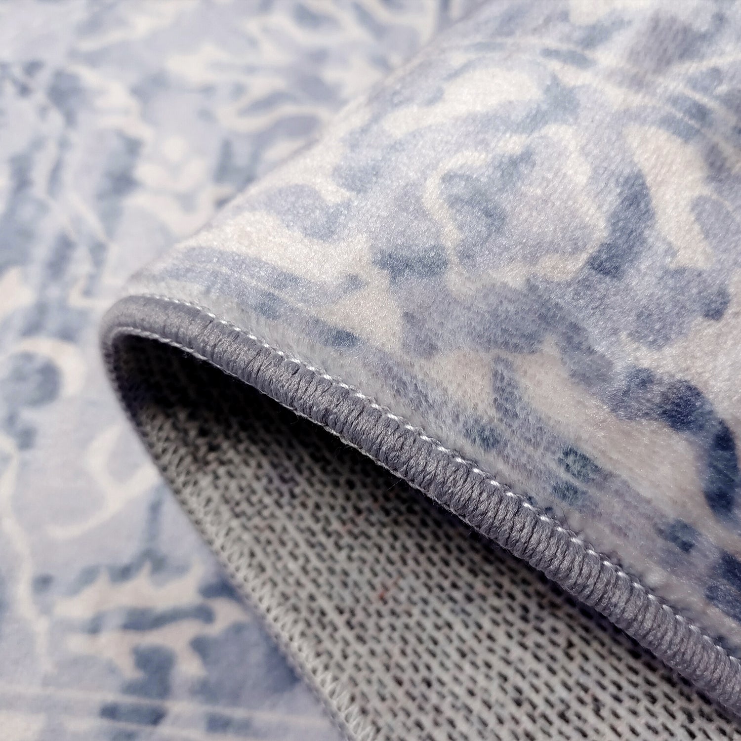 Shay Machine Washable Rug in Blue