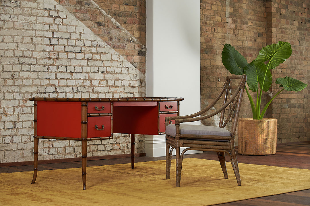 Calypso Desk