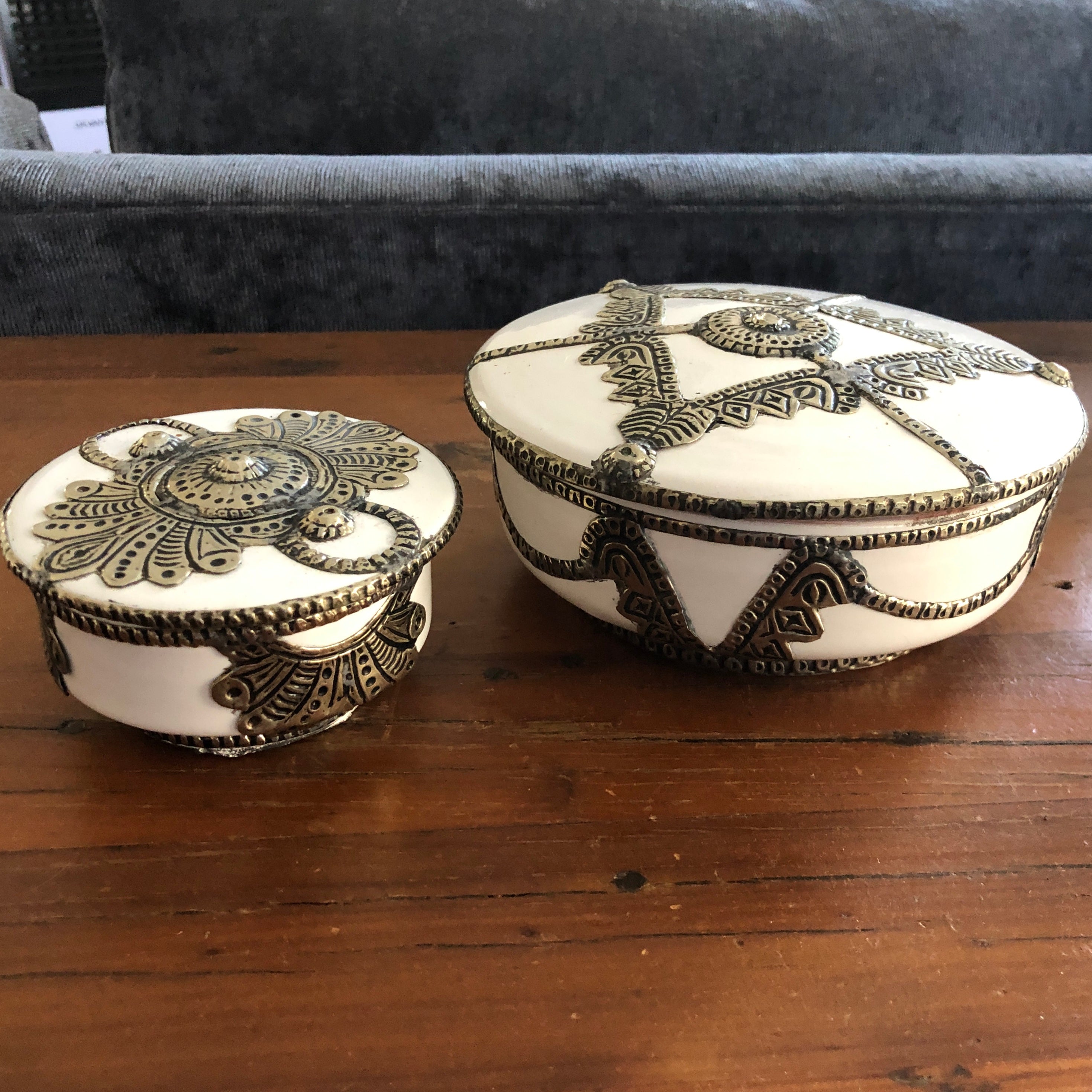 Small Safi Box with Lid with Silver Nickel Embellishments in White