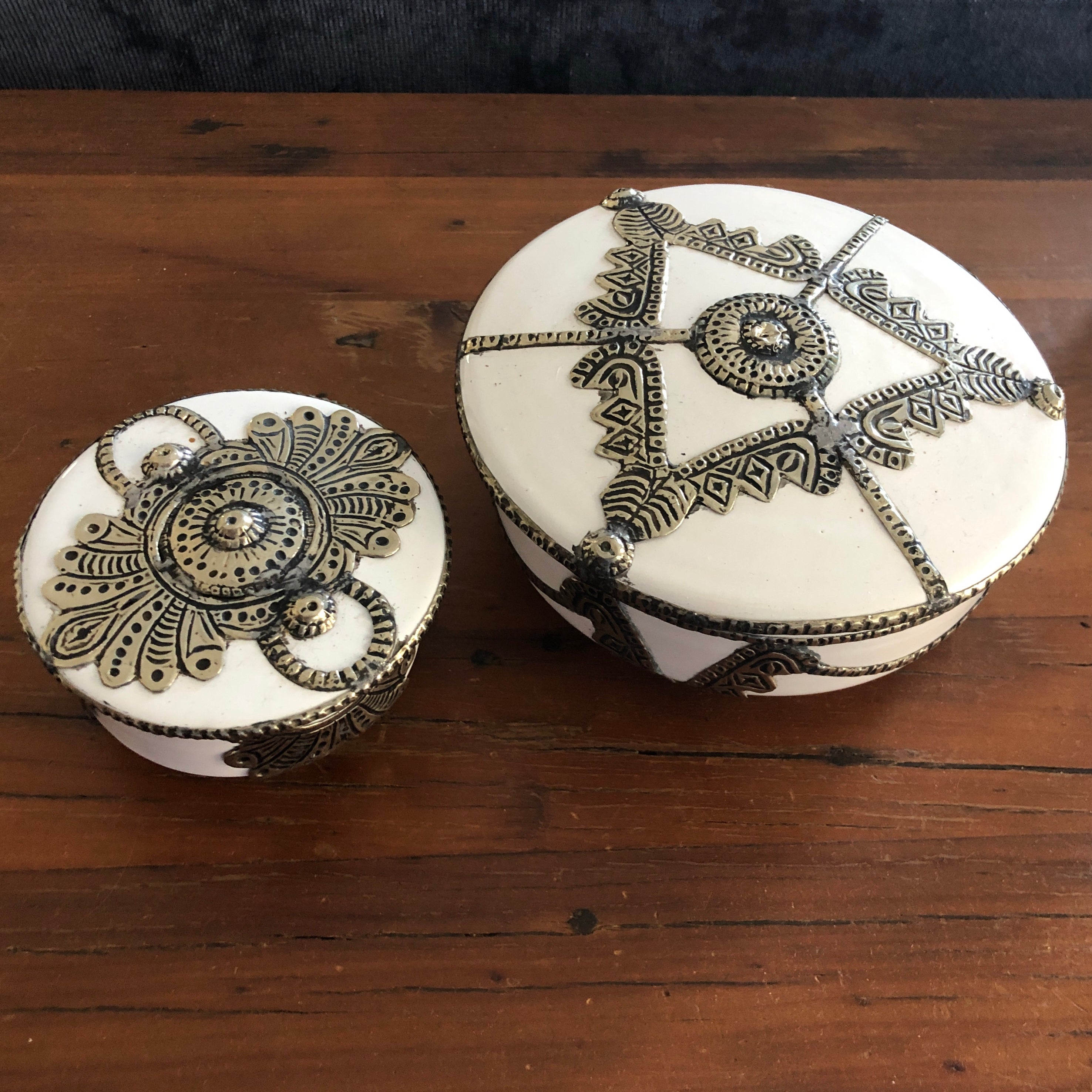 Safi Box with Lid with Silver Nickel Embellishments in White