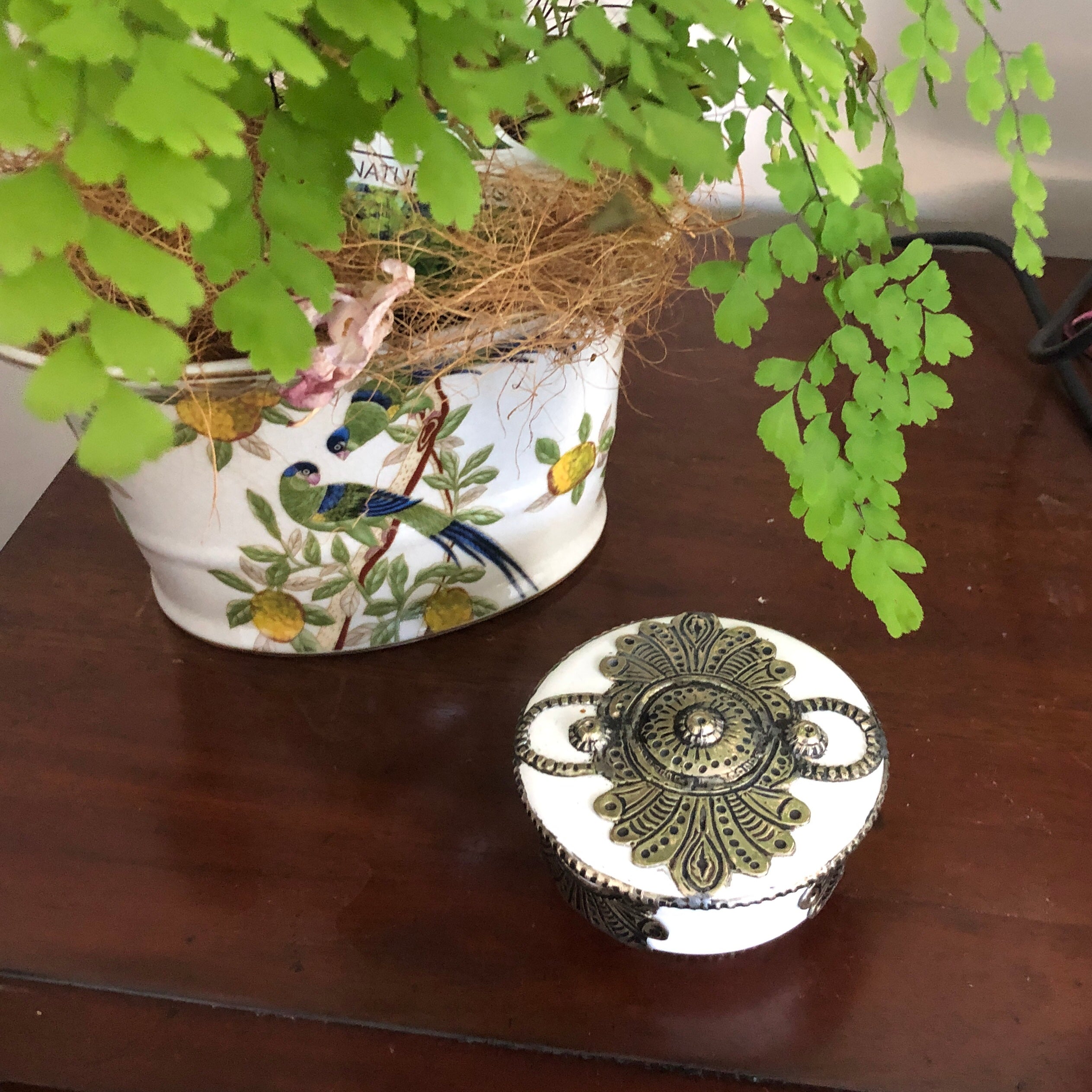 Small Safi Box with Lid with Silver Nickel Embellishments in White