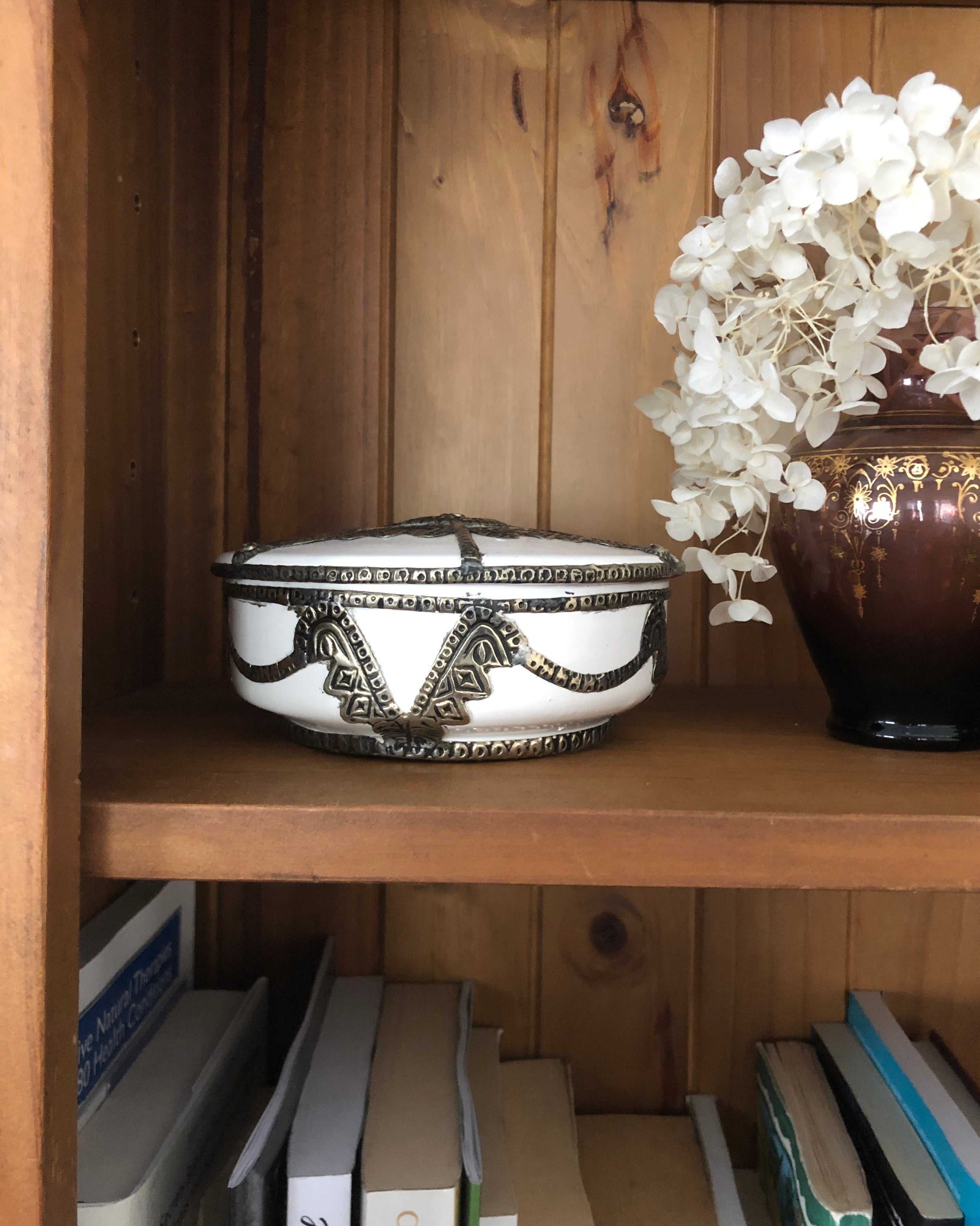Safi Box with Lid with Silver Nickel Embellishments in White