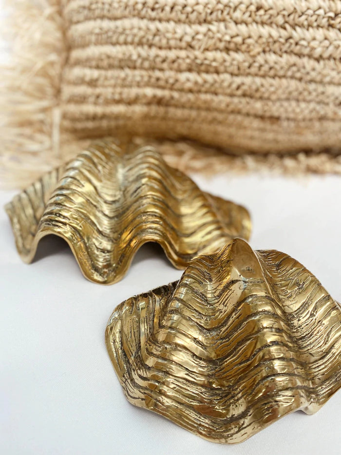 The Brass Clam Shell - Natural - Medium