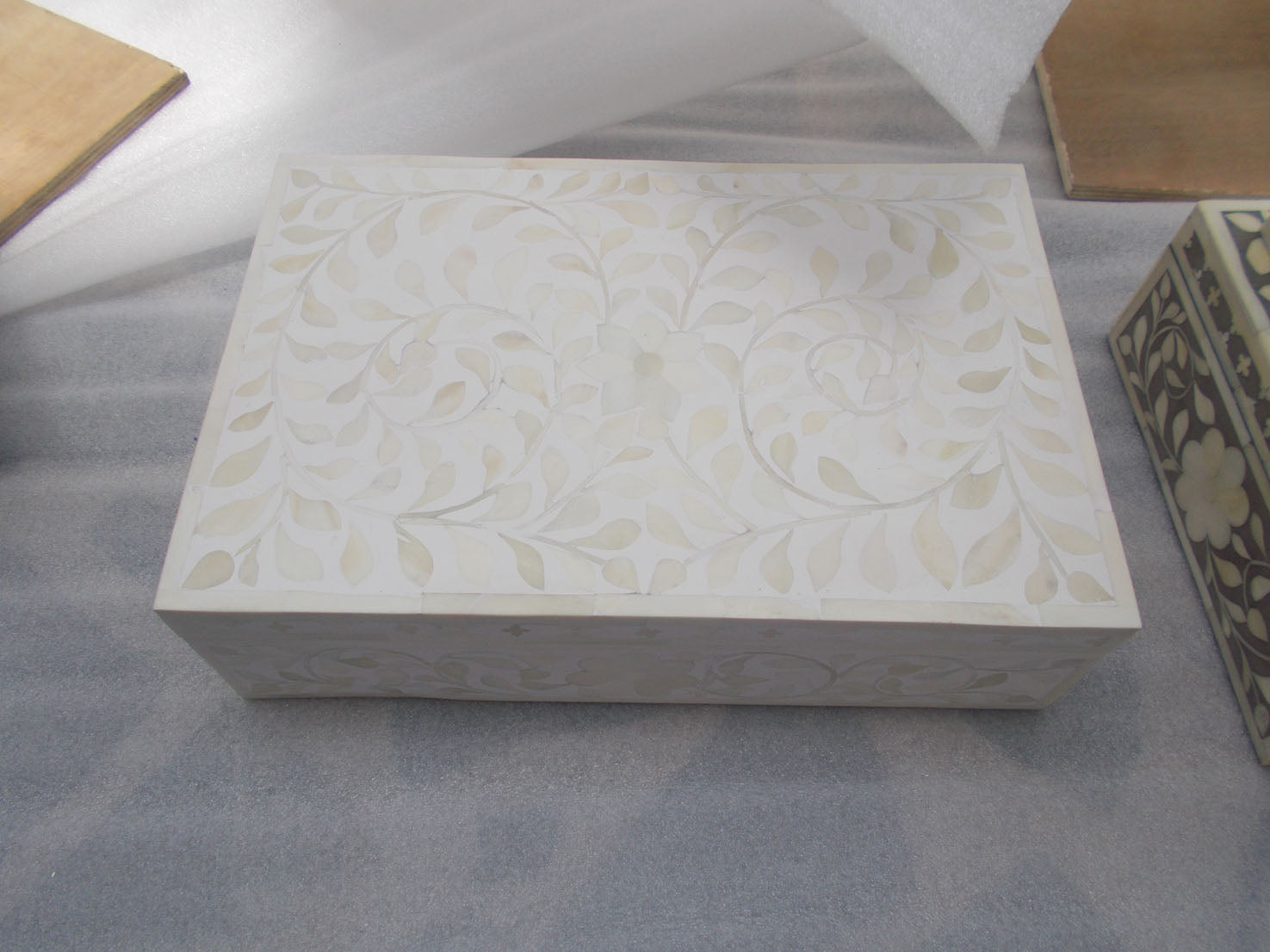 Zohi Interiors Signature Collection : Bone Inlay Large Box in Floral/White