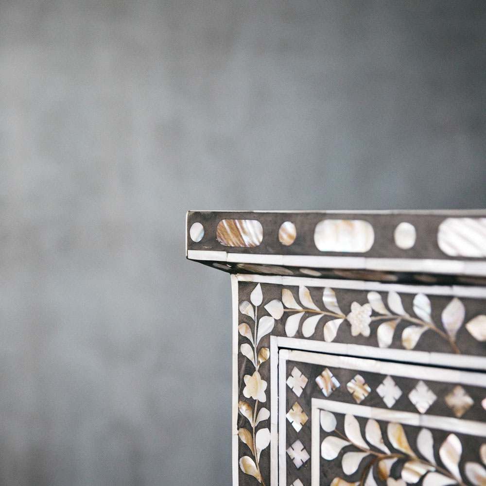 Mother of Pearl Inlay 4 Drawer Chest in Grey