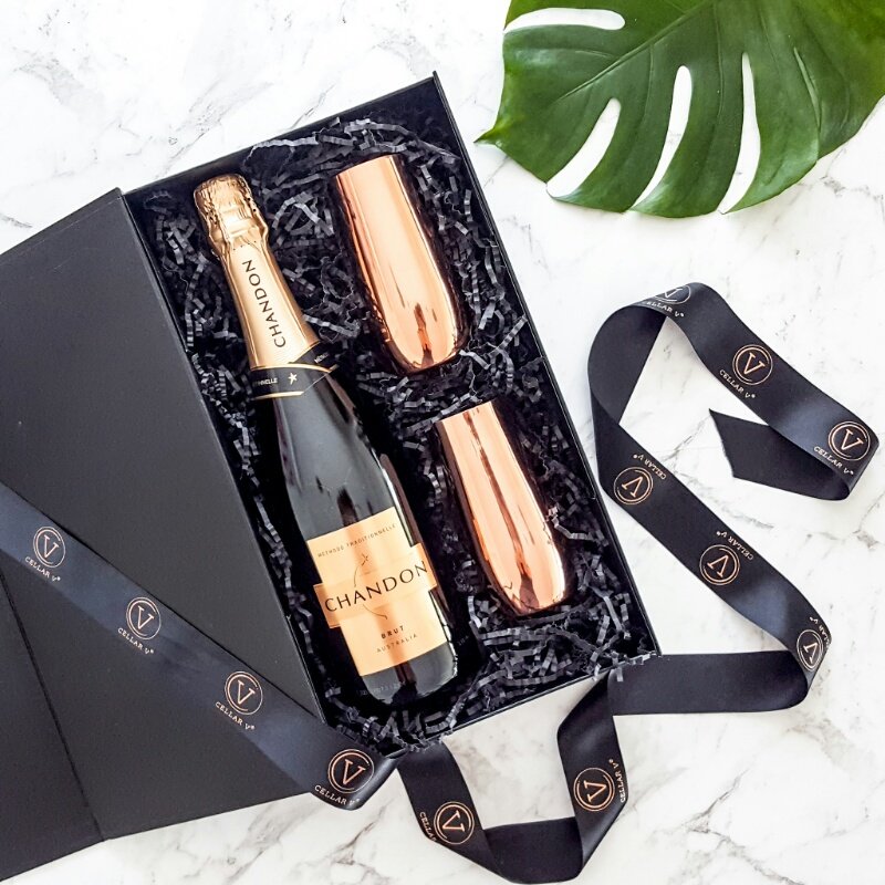 Manhattan Champagne and Flutes Gift Set